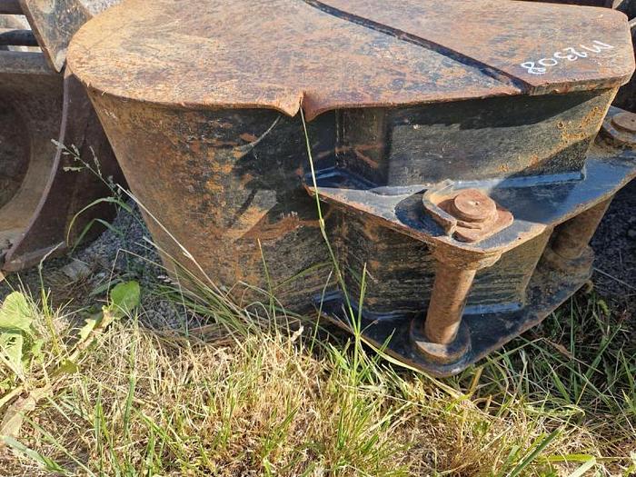 D'occasion Godet de terrassement de largeur 56cm pour TEREX TLB840PS