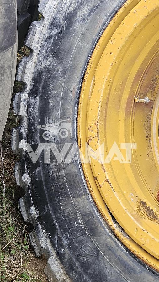 D'occasion 3 jantes CAT 769C avec pneus MICHELIN 18.00R33