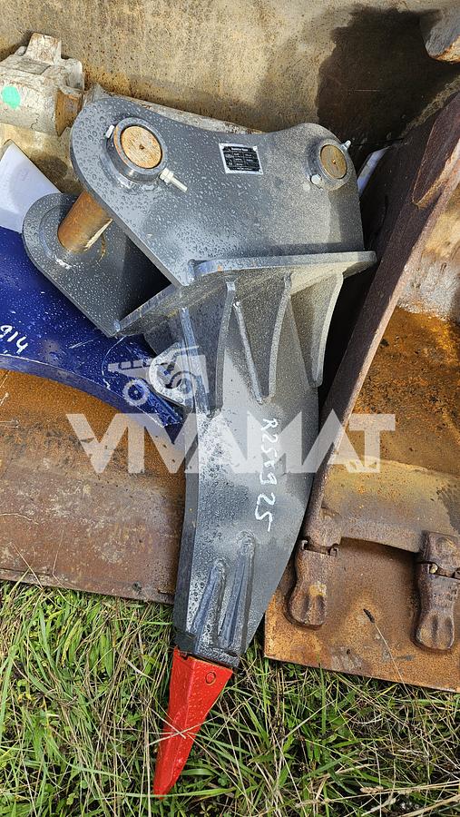 D'occasion Nombreuses Dents de DEROCTAGE et DESSOUCHAGE Mecalac 12MXT/ Cat 320/ Axe 60mm neuf et occasion