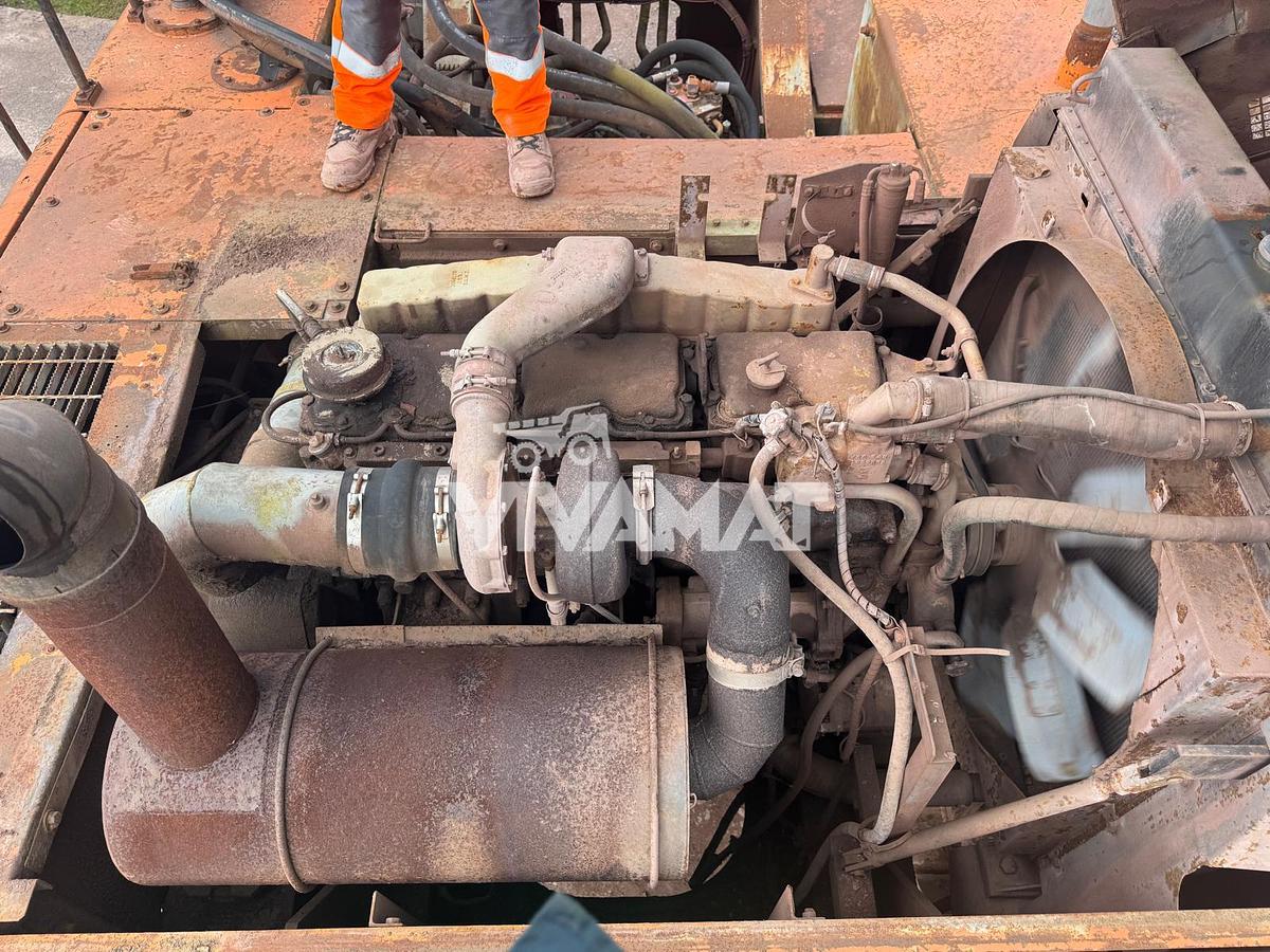 D'occasion Chargeuse sur chenille HITACHI EX700 BE 1993