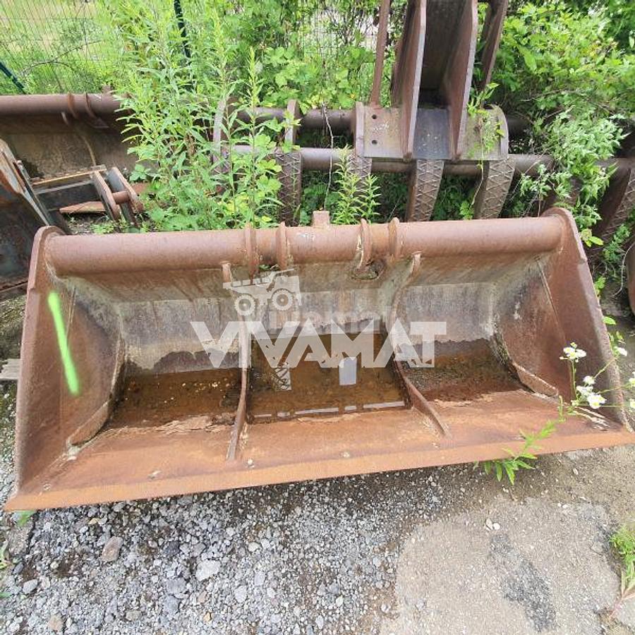 D'occasion Nombreux godets MORIN M6 en stock