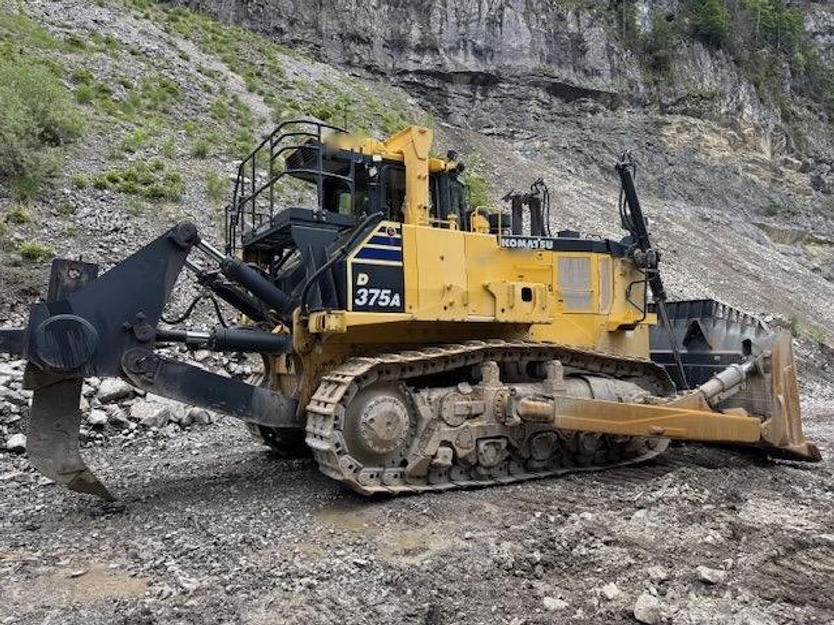 Used 2018 Komatsu D375A-8
