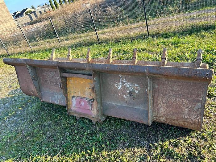 D'occasion Godet frontal Mecalac largeur 250cm Série 14 Entre pinions 25cm