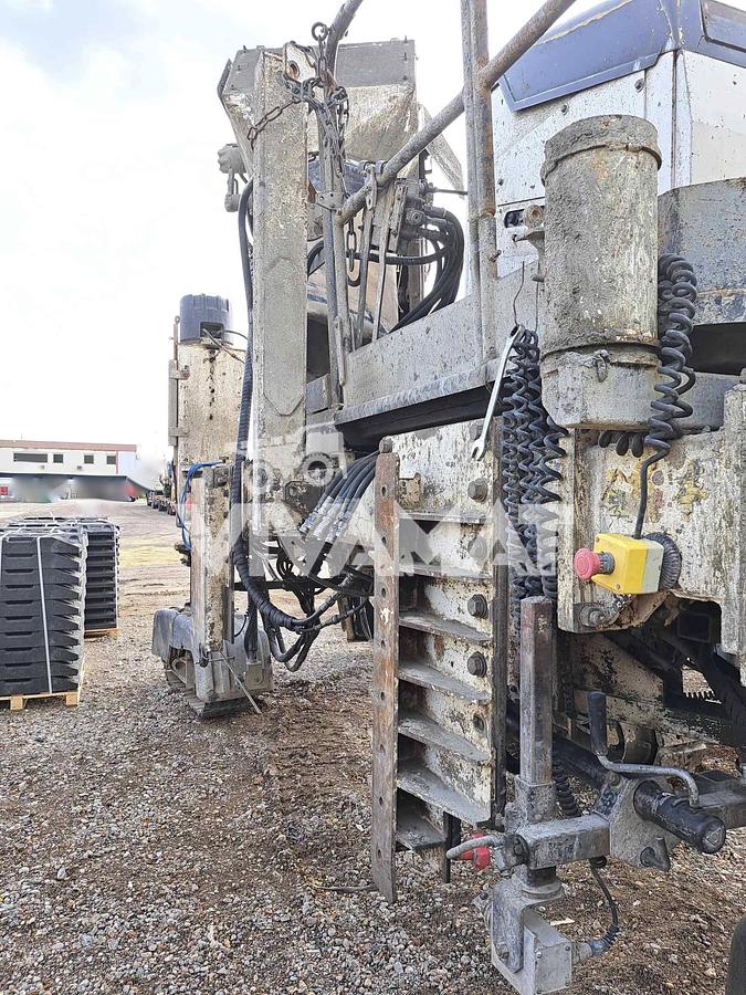 Used 2009 Gomaco Commander III