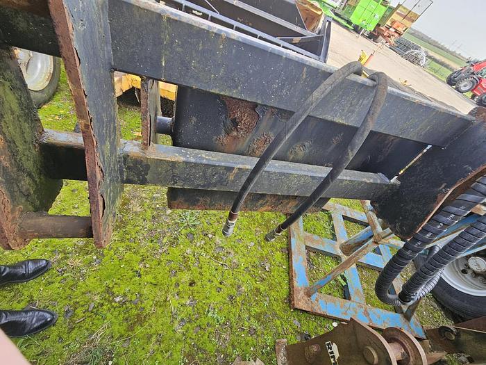 D'occasion Balayeuse RABAUD 72009D Année 2006 largeur 250cm anciennement sur CAT442