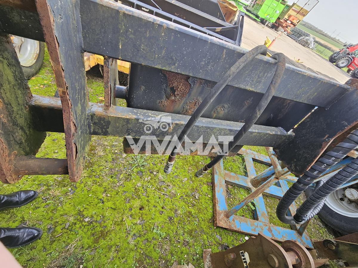 Used RABAUD 72009D sweeper Year 2006 width 250cm formerly on CAT442