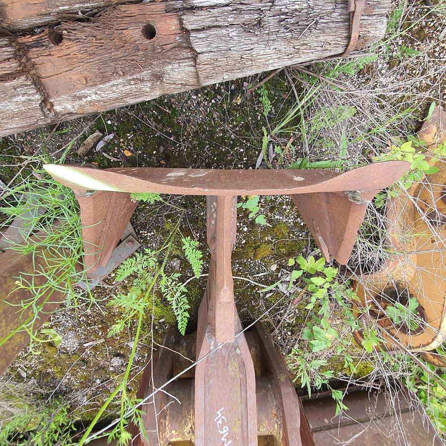 D'occasion Nombreuses Dents de DEROCTAGE et DESSOUCHAGE Mecalac 12MXT/ Cat 320/ Axe 60mm neuf et occasion