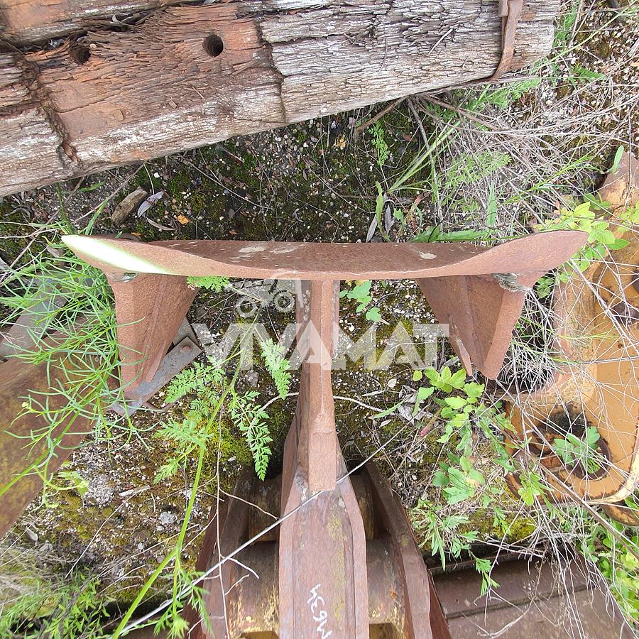 D'occasion Nombreuses Dents de DEROCTAGE et DESSOUCHAGE Mecalac 12MXT/ Cat 320/ Axe 60mm neuf et occasion