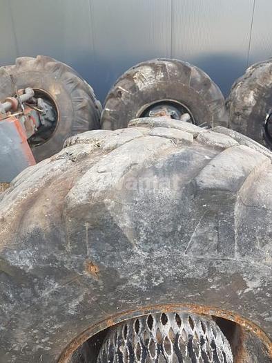 D'occasion 3 jantes LIEBHERR A914 avec pneus MICHELIN 18R19.5XF