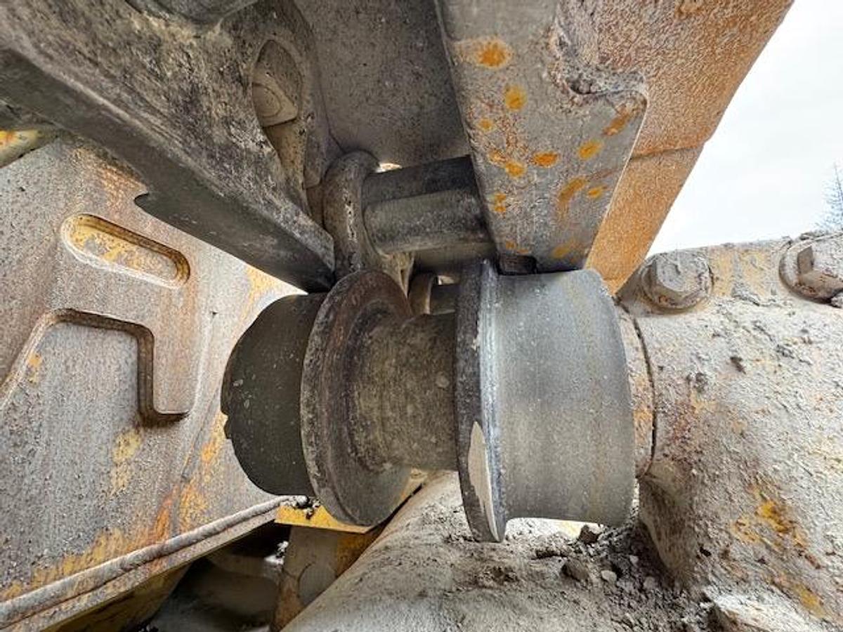 Used 2018 Komatsu D375A-8