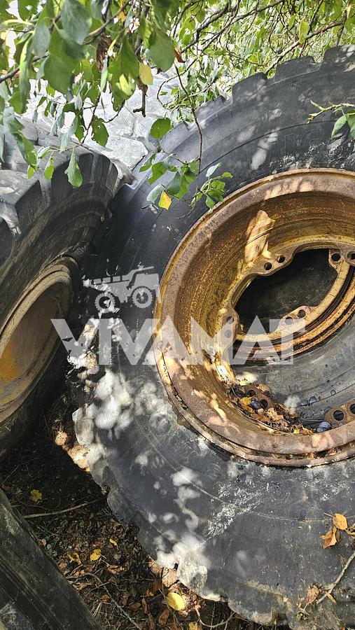 D'occasion 3 jantes CAT 769C avec pneus MICHELIN 18.00R33