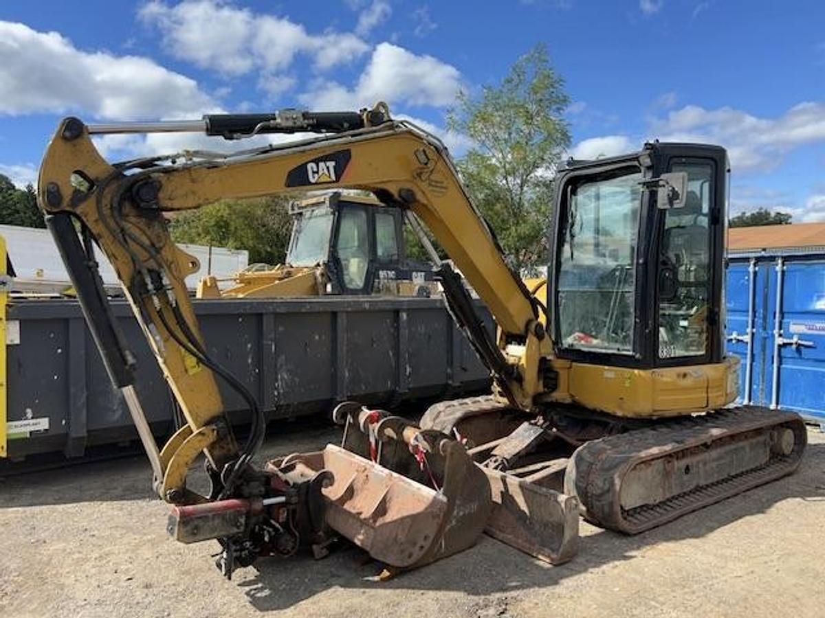 Used 2015 Caterpillar 305.5E2
