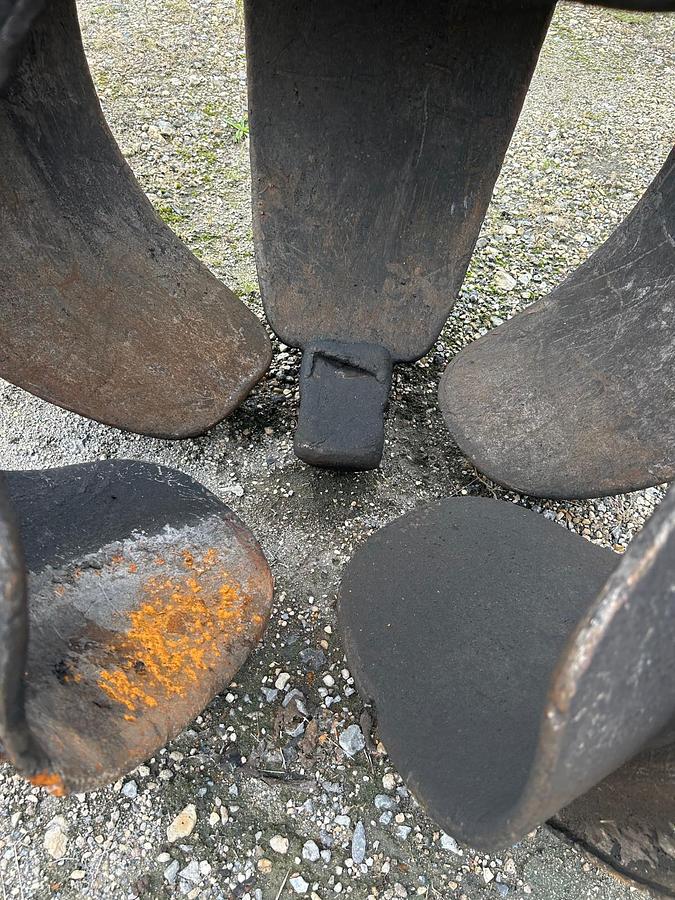 D'occasion Grappin LIEBHERR à 4 griffes demi-fermées de capacité 0.60m3