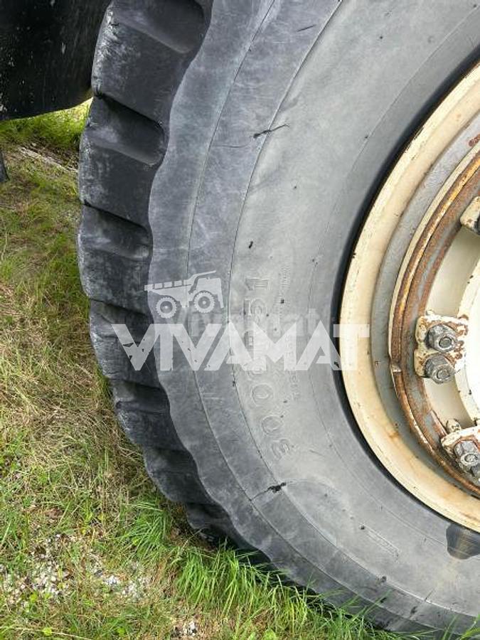 Used BRIDGESTONE 30.00R51 -