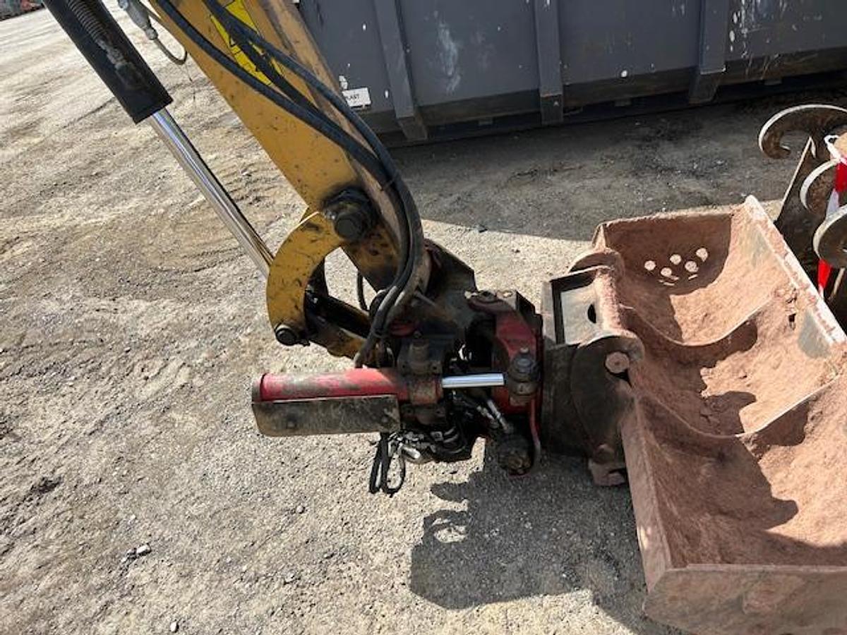 Used 2015 Caterpillar 305.5E2
