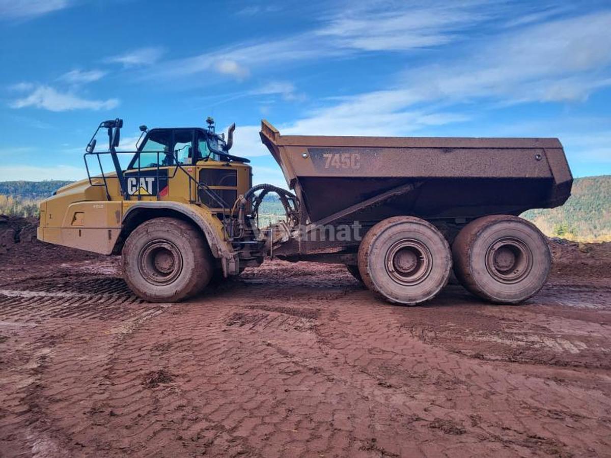 Used 2017 Caterpillar 745C