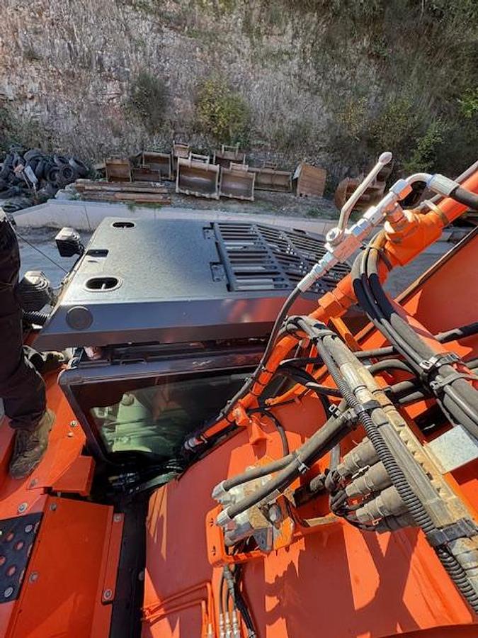 Used 2018 Hitachi ZX225USLC-6