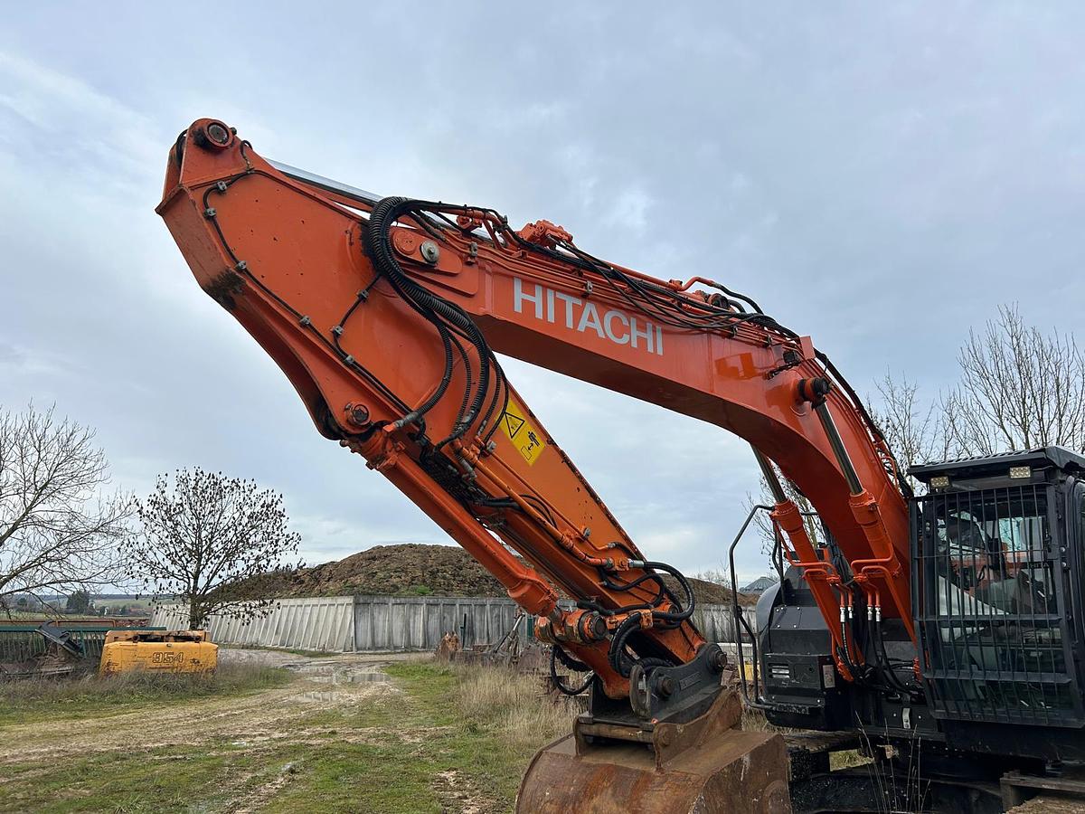 Used 2018 Hitachi ZX225USLC-6