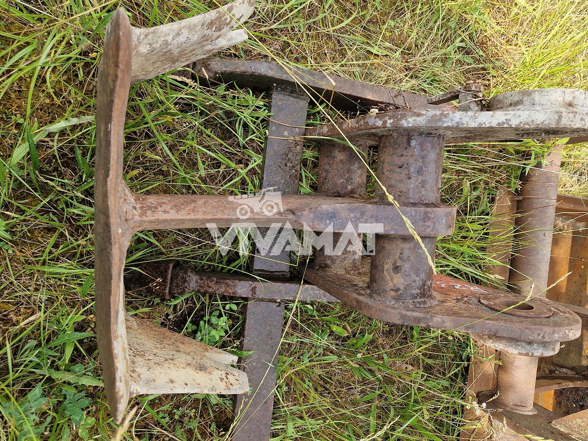 D'occasion Nombreuses Dents de DEROCTAGE et DESSOUCHAGE Mecalac 12MXT/ Cat 320/ Axe 60mm neuf et occasion