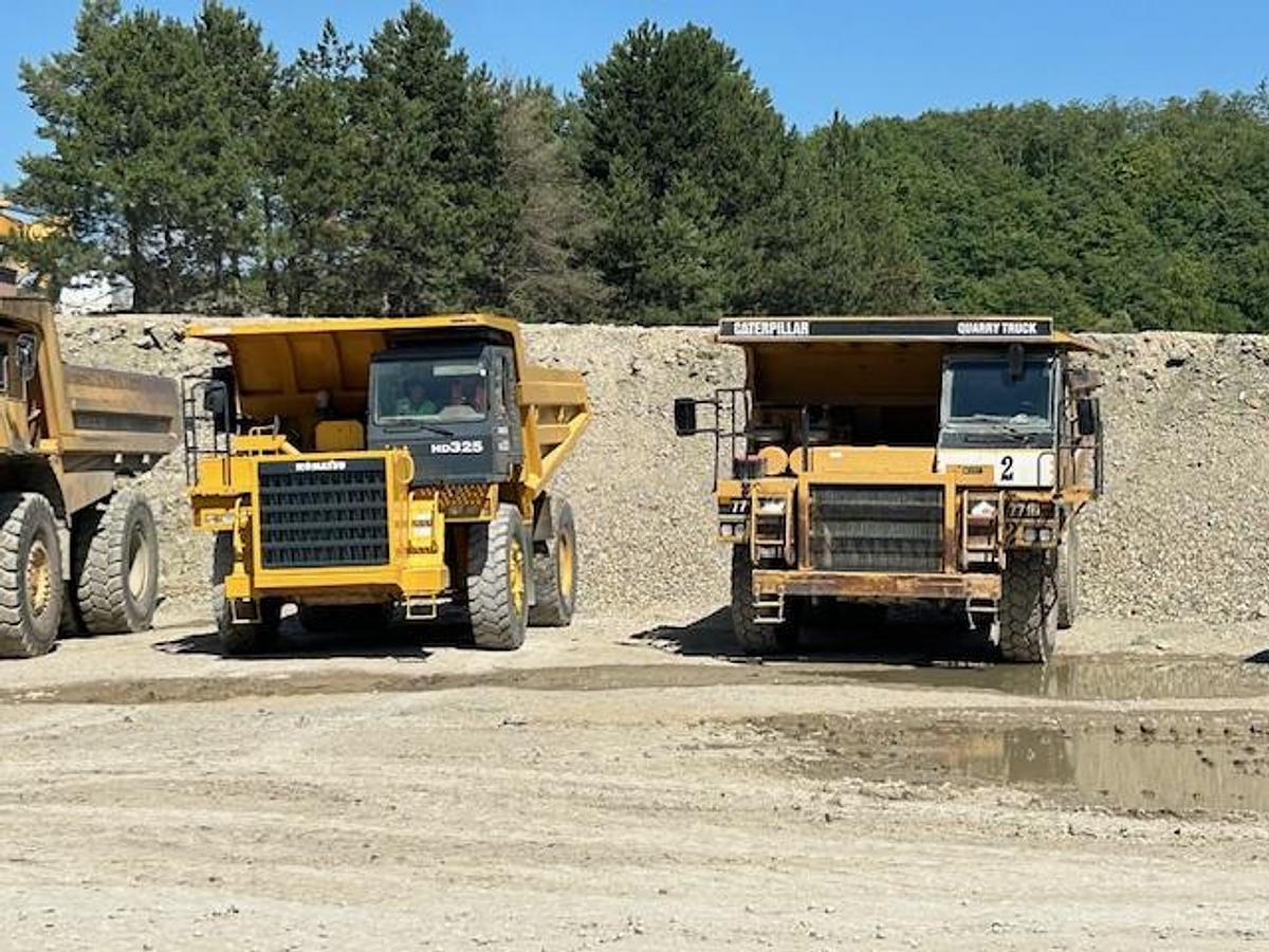 Used 2002 Komatsu HD325-6KE