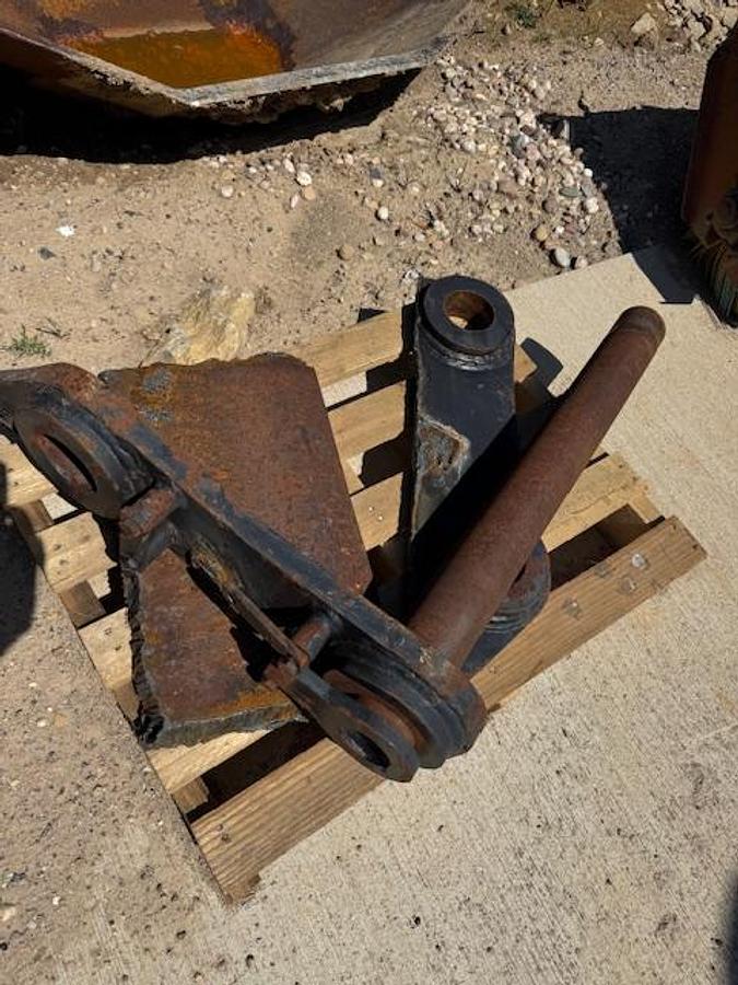 D'occasion Attache SW66 découpée sur godet