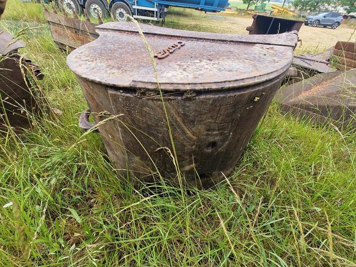 D'occasion Godet de terrassement ESCO de largeur 98cm sur Liebherr 912 Attache Geith QH80H