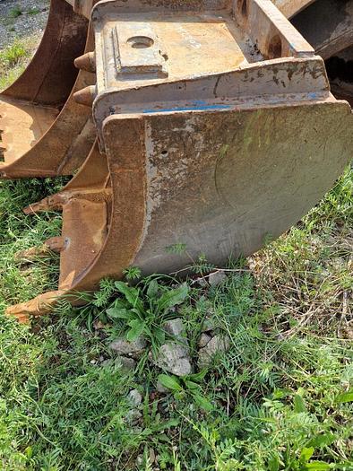 D'occasion Godet de terrassement largeur 60cm sur Mecalac 12MTX 2013