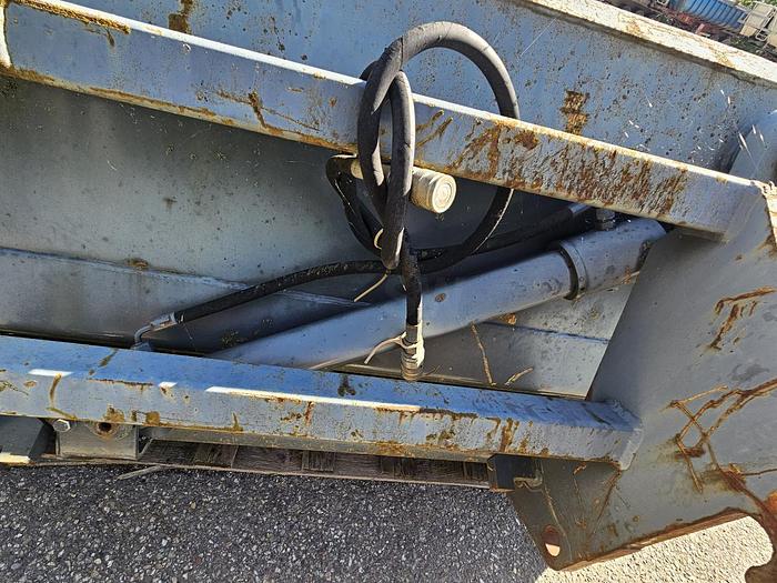 D'occasion Godet de chargeur Attache Volvo standard pour chargeuse 7t largeur 190cm