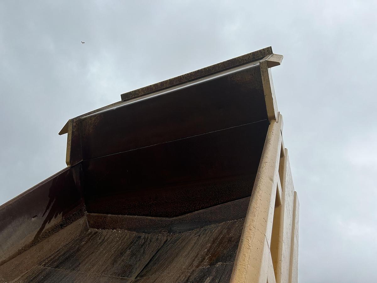 Used 1997 CATERPILLAR 769D