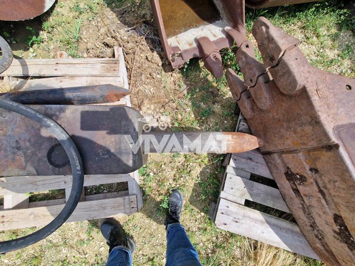 D'occasion Marteau hydraulique pour pelle de 24 tonnes Attache Liebherr 924 déboulonnable