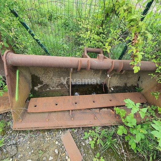 D'occasion Nombreux godets MORIN M6 en stock