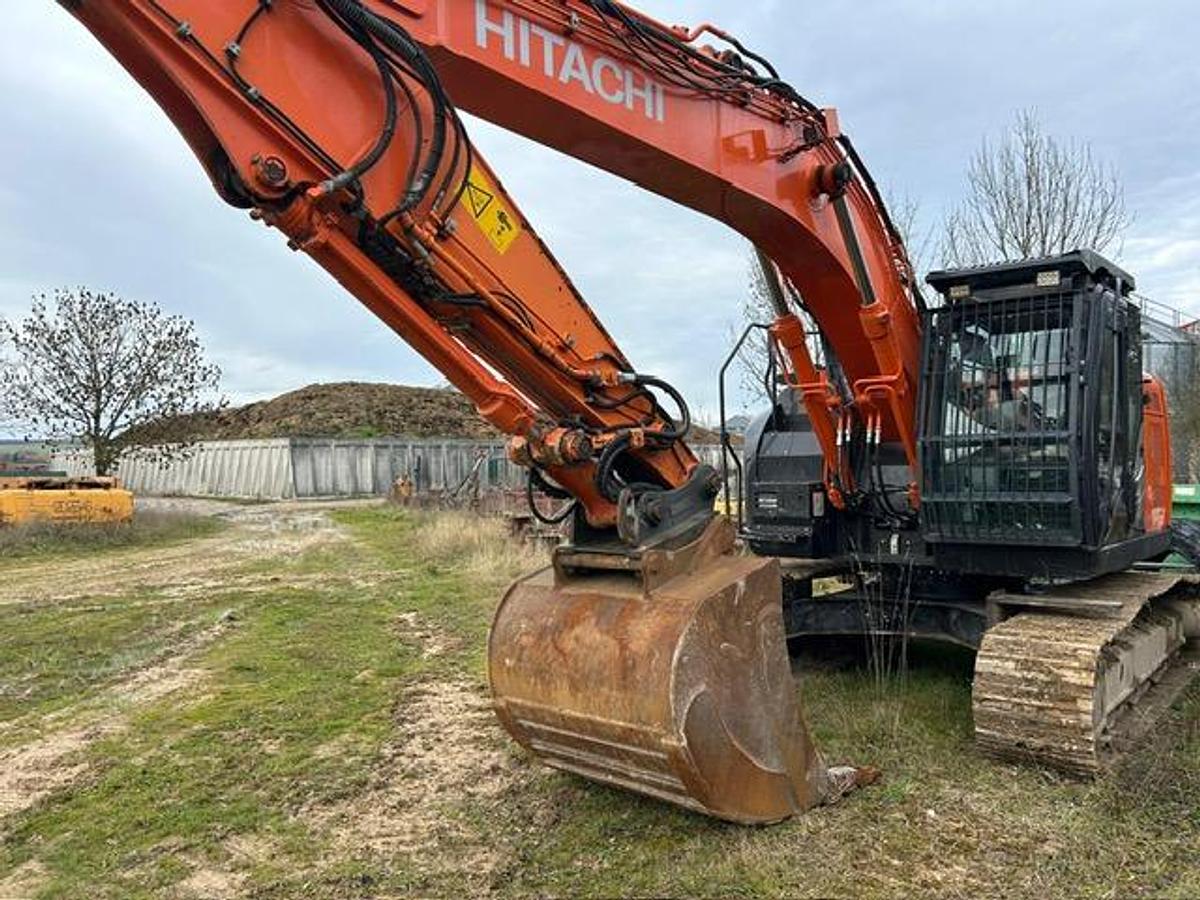 Used 2018 Hitachi ZX225USLC-6