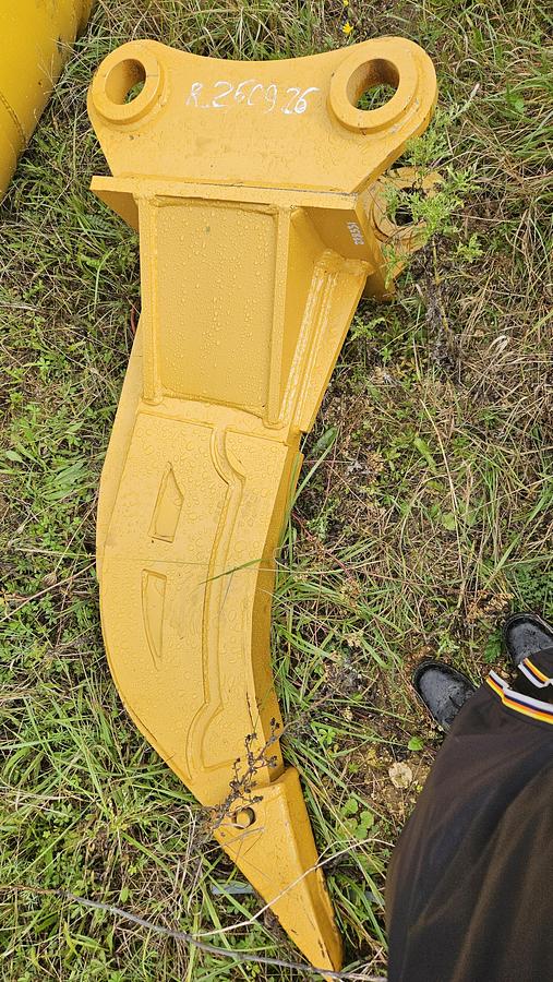 D'occasion Nombreuses Dents de DEROCTAGE et DESSOUCHAGE Mecalac 12MXT/ Cat 320/ Axe 60mm neuf et occasion