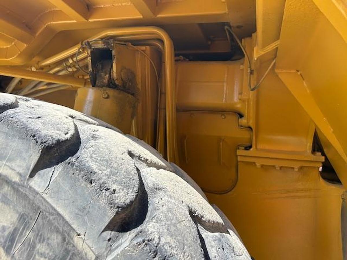Used 2002 Komatsu HD325-6KE