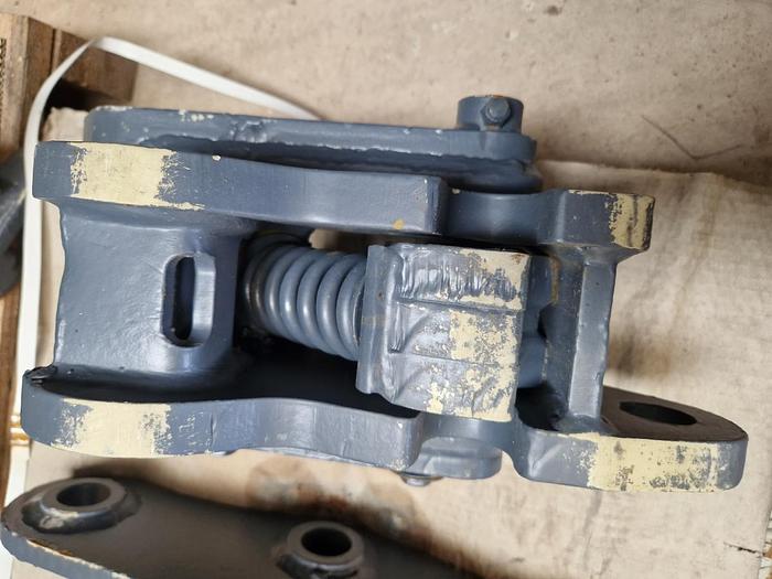 D'occasion Attache rapide mécanique pour Kubota U27