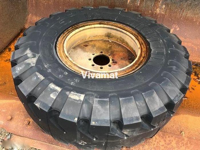 Pneu neuf  MICHELIN 17,5 R 25 Xmine D2 sur jante 8 trous