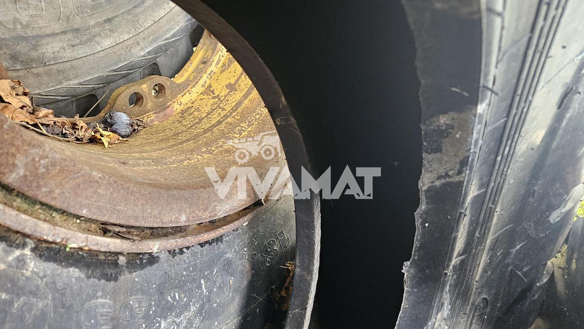 D'occasion 3 jantes CAT 769C avec pneus MICHELIN 18.00R33