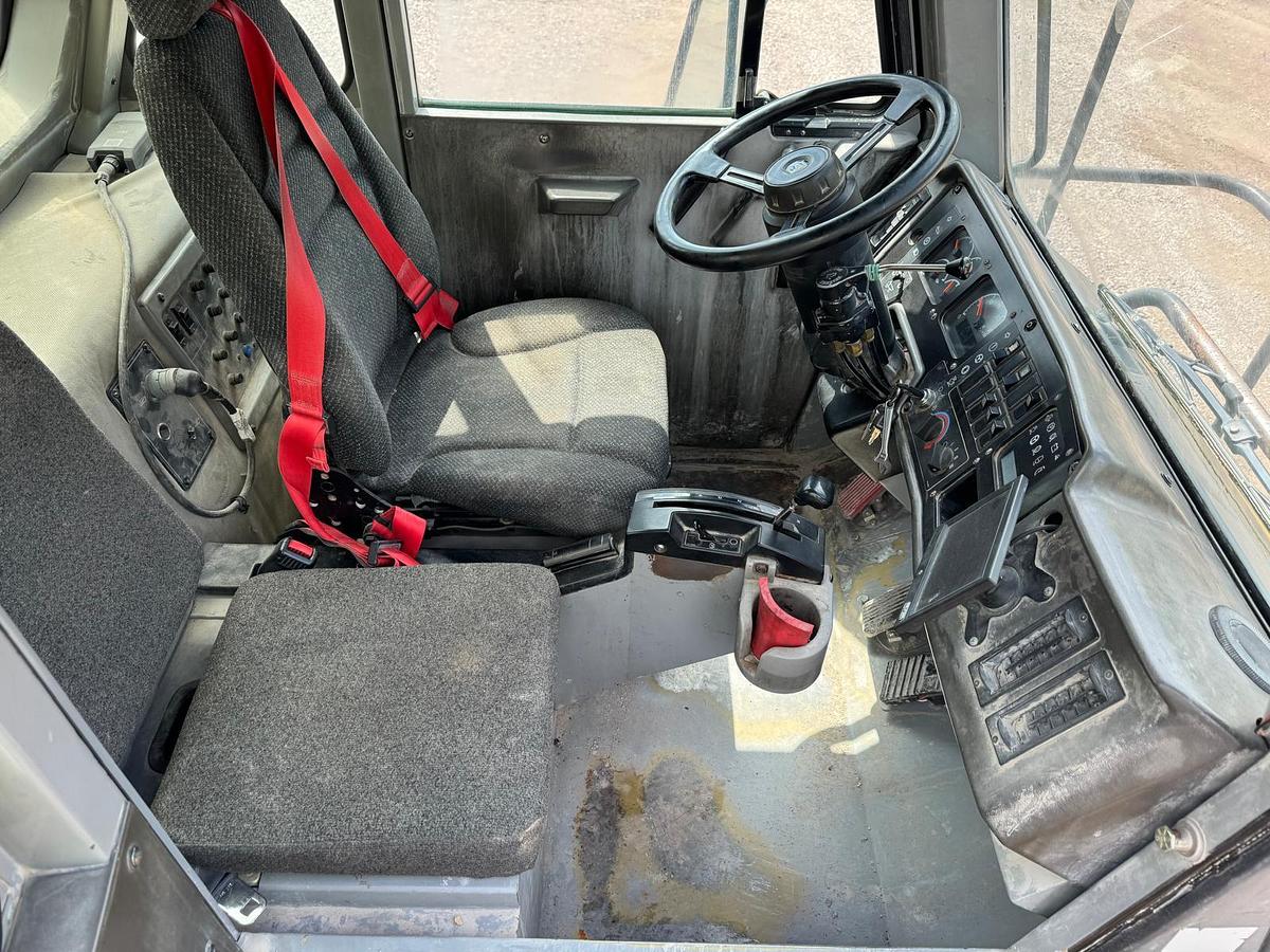 D'occasion Tombereau rigide CAT 771D 2002 34700hrs