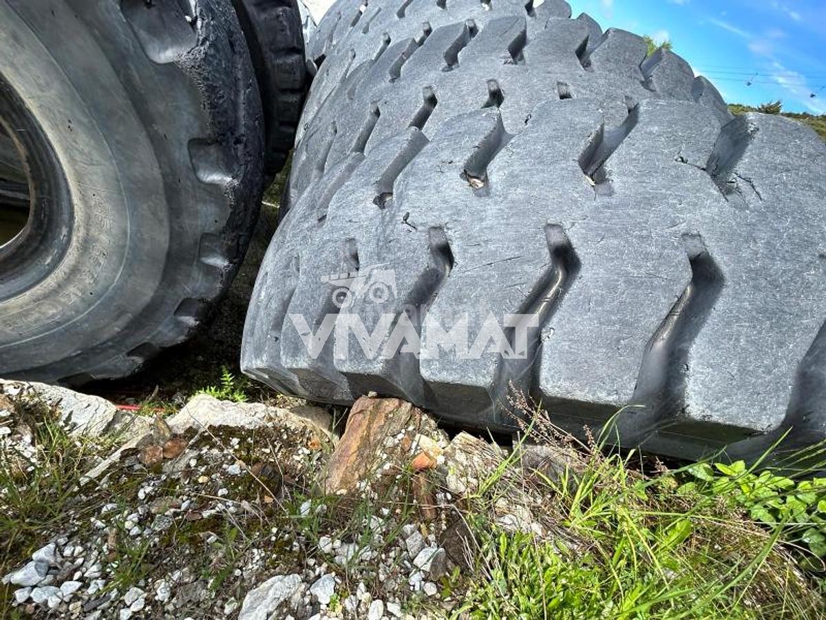 Used BRIDGESTONE 30.00R51 -