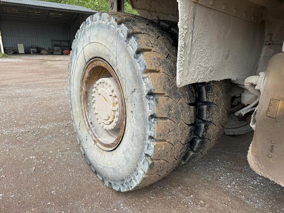 D'occasion Tombereau rigide CAT 771D 2002 34700hrs