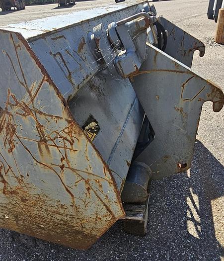 D'occasion Godet de chargeur Attache Volvo standard pour chargeuse 7t largeur 190cm