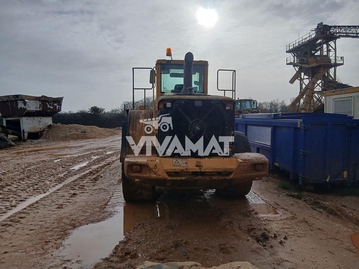 D'occasion Chargeuse sur pneus VOLVO L150E 2003