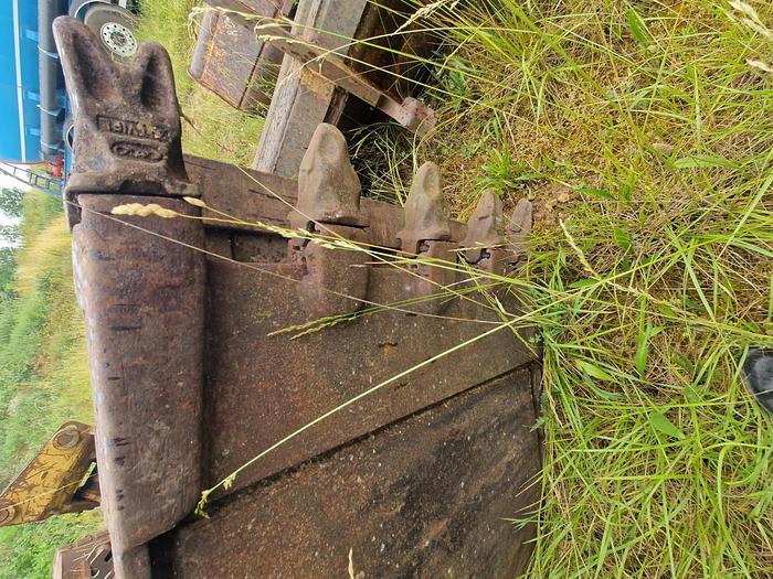 D'occasion Godet de terrassement ESCO de largeur 98cm sur Liebherr 912 Attache Geith QH80H