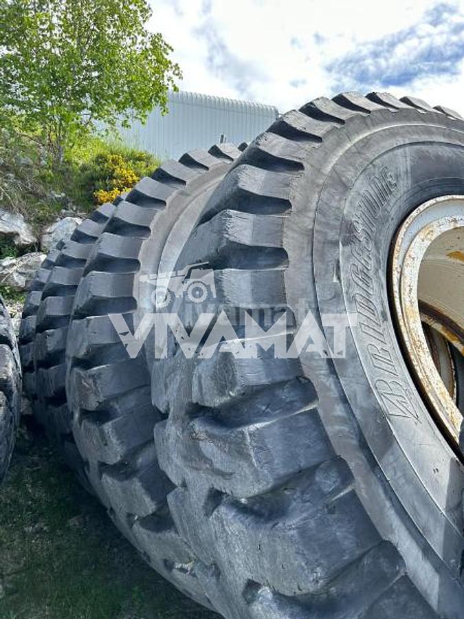 Used BRIDGESTONE 30.00R51 -
