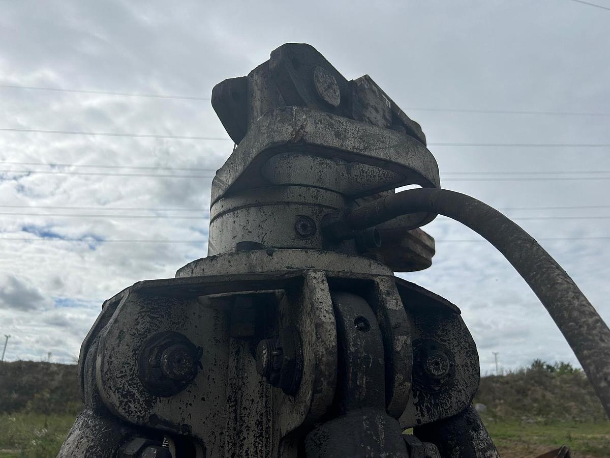 D'occasion Grappin LIEBHERR à 4 griffes demi-fermées de capacité 0.60m3