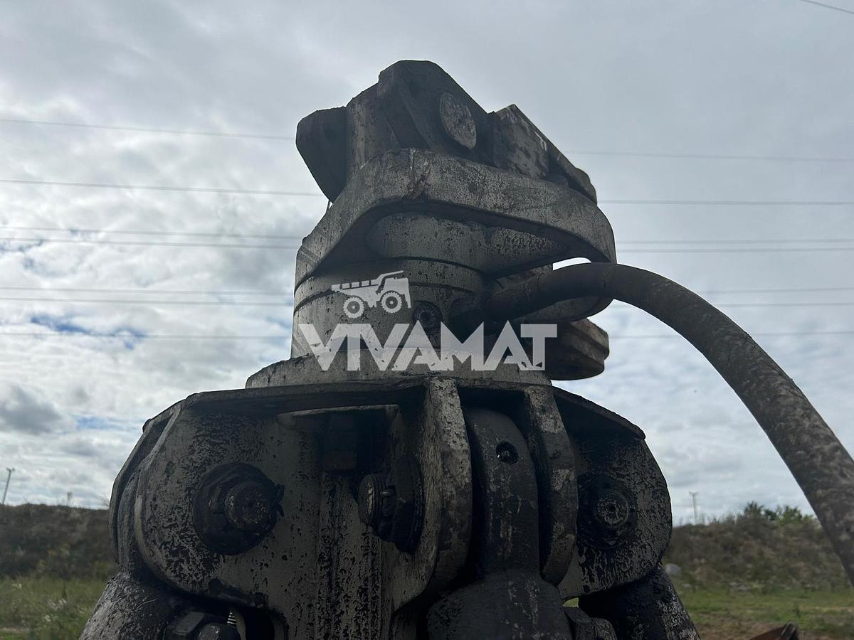 D'occasion Grappin LIEBHERR à 4 griffes demi-fermées de capacité 0.60m3