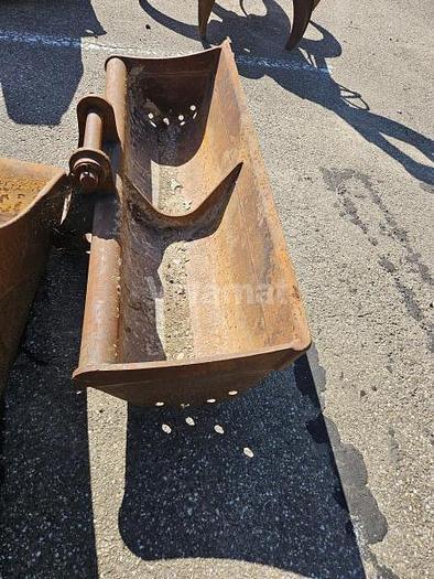 D'occasion Godet de curage sur tractopelle CAT 428d en montage classique largeur 150cm