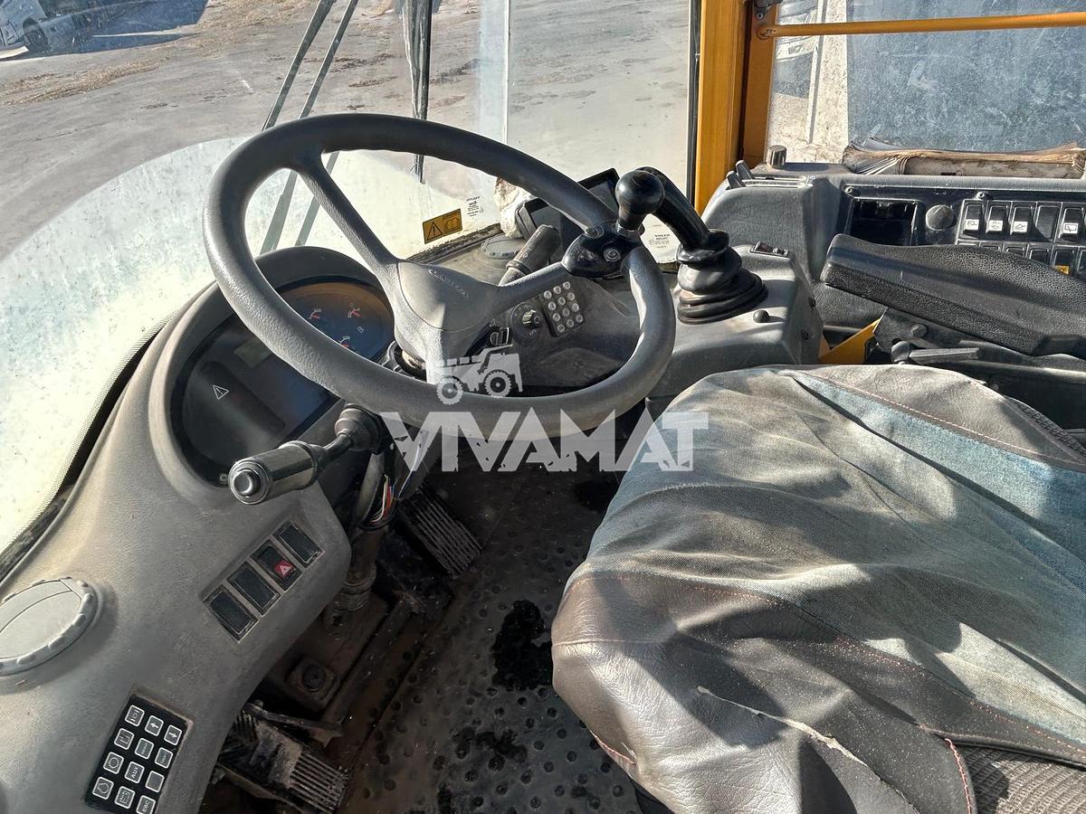 Used 2004 VOLVO L60E