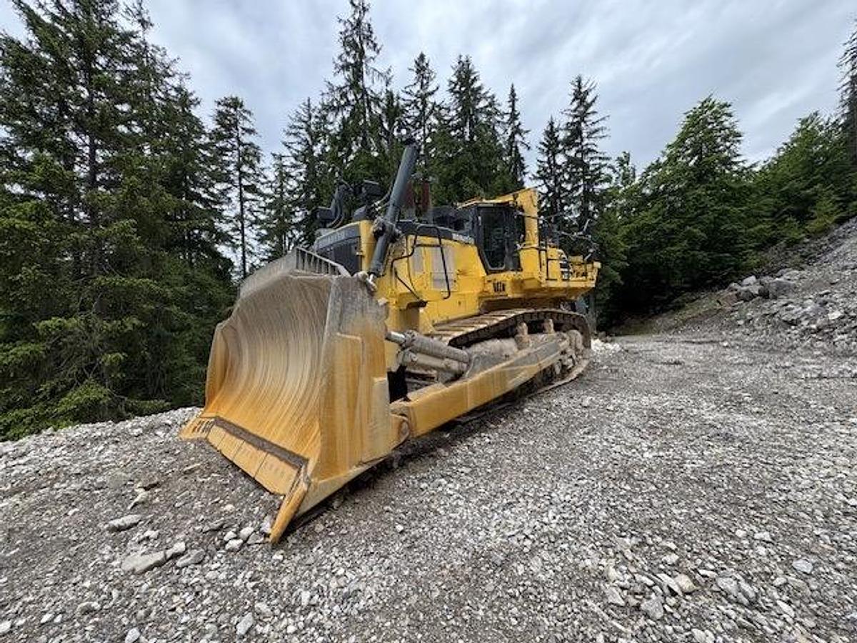 Used 2018 Komatsu D375A-8