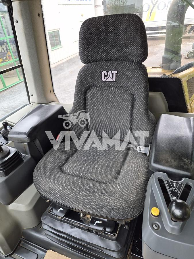 Used Chargeuse sur chenille CATERPILLAR 953D 2015